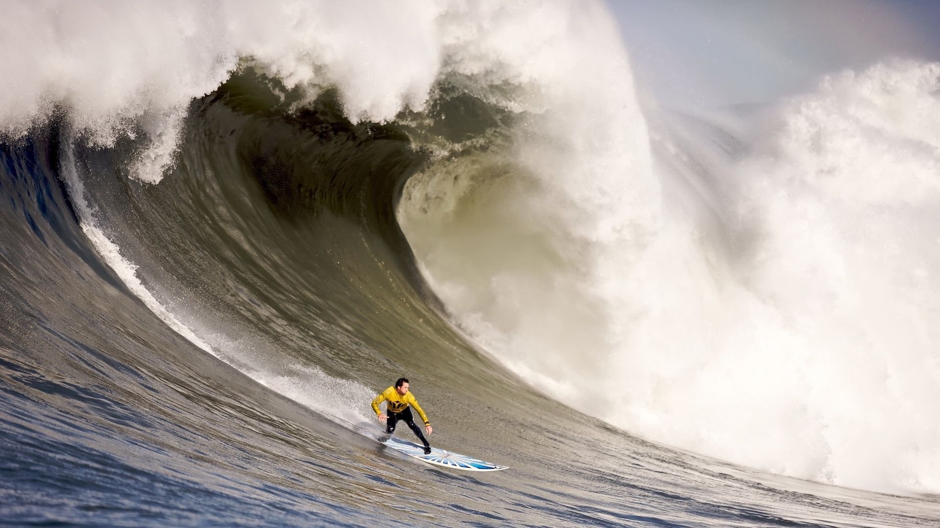 红色风暴席卷绿茵,伊朗铁骑碾压加纳,范戴克孤掌难鸣闪耀成悲情英雄